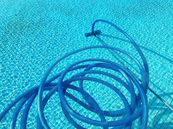 Comment fonctionne un électrolyseur de sel pour piscine ?