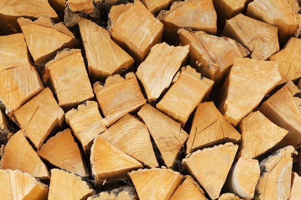 Comment sélectionner le bon fournisseur de bois de chauffage dans le Loiret 45 ?